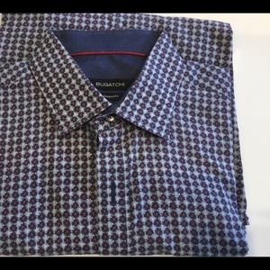 Men’s Medium Shaped Fit Bugatchi dress shirt Excellent condition